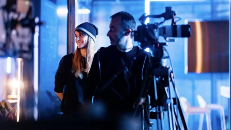 Neyroo Team bei einer Produktion am Kamerapult